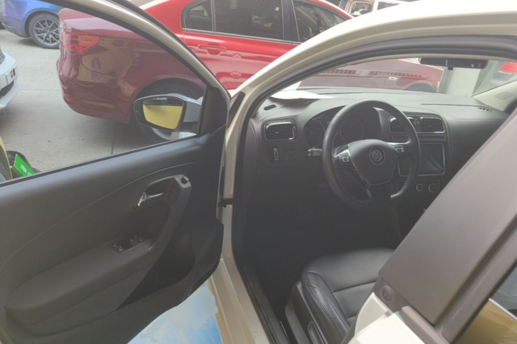 Volkswagen Polo 2019 car image #16