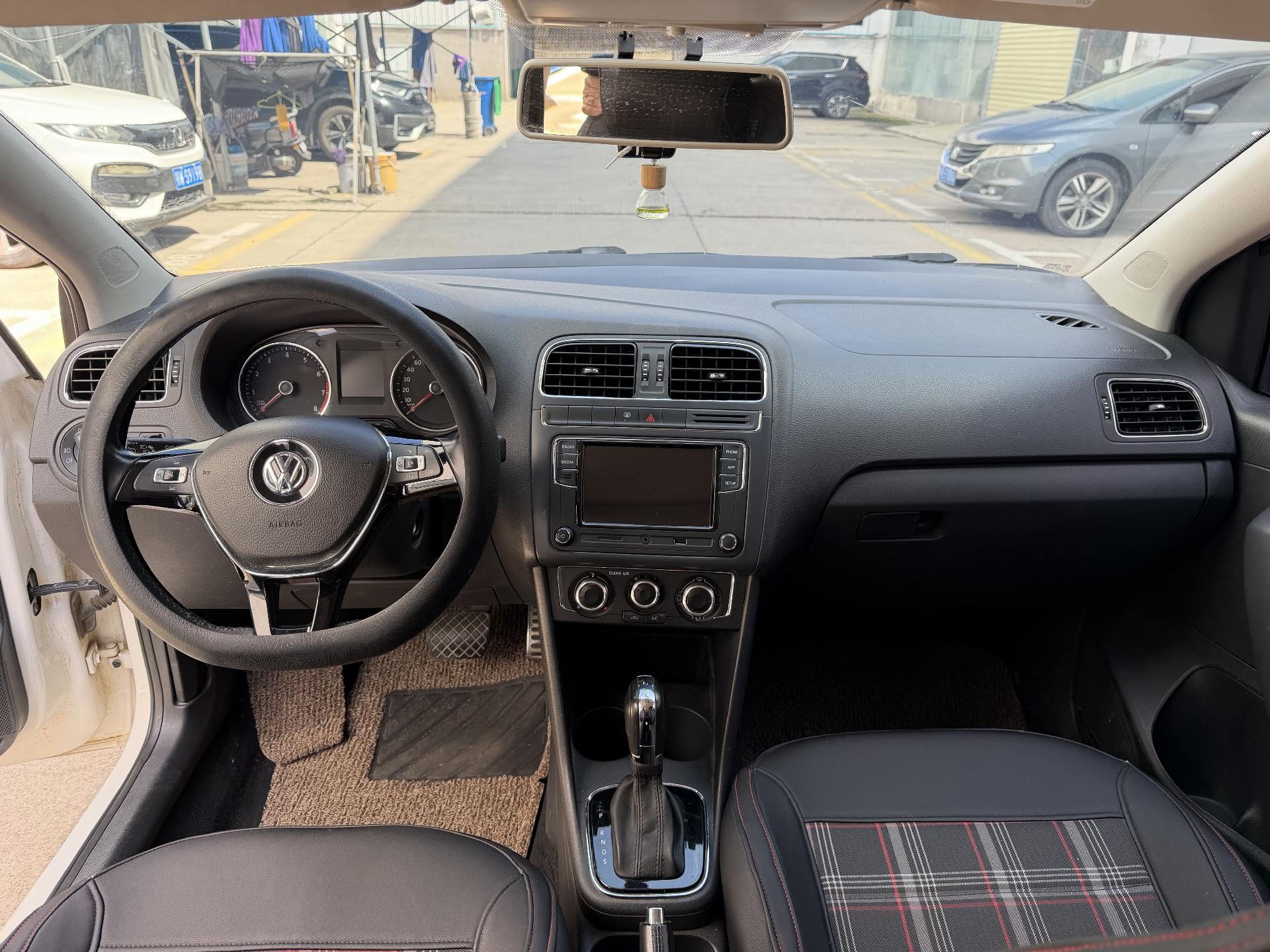 Volkswagen Polo 2016 car image #7