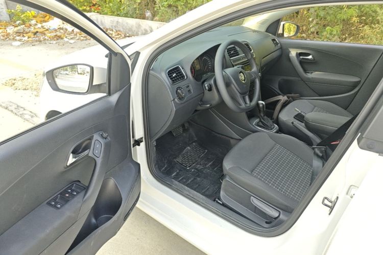 Volkswagen Polo 2015 #16 Volkswagen Polo 2015 car image #16