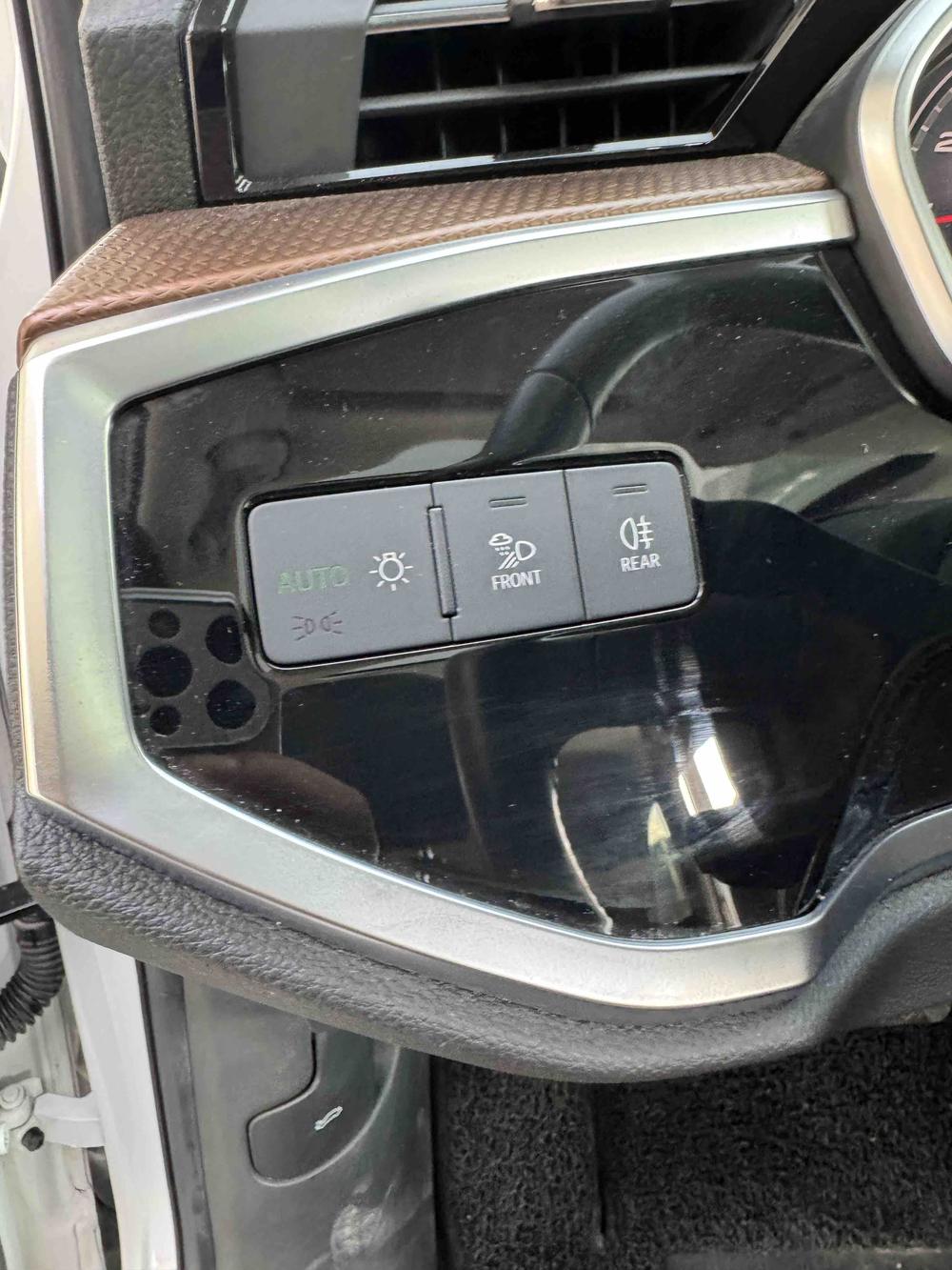 Audi Q3 2022 car image #16