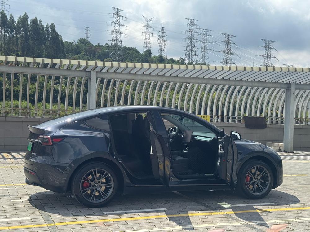Tesla Model Y 2024 #16 Tesla Model Y 2024 car image #16