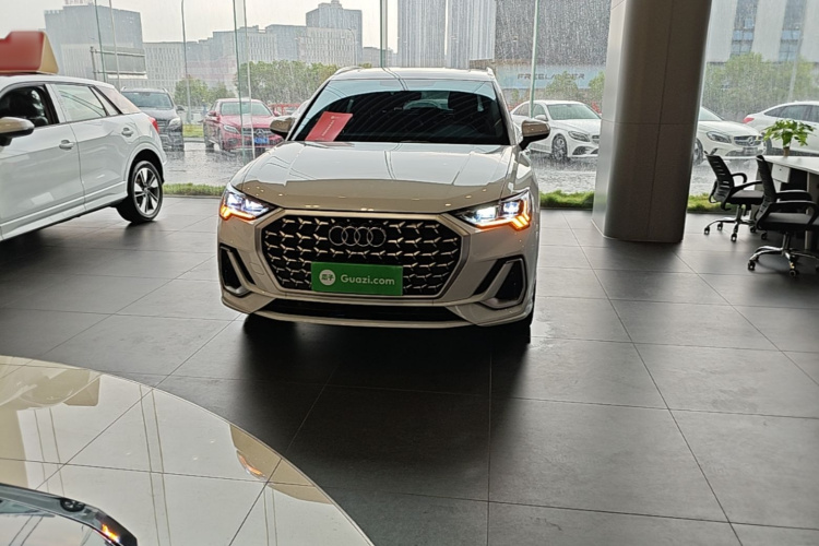 Audi Q3 2025 immagine di auto #3
