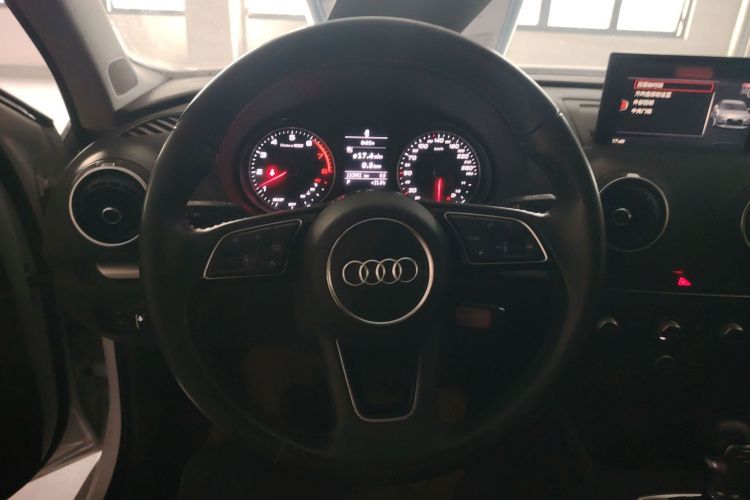 Audi A3 2018 car image #11