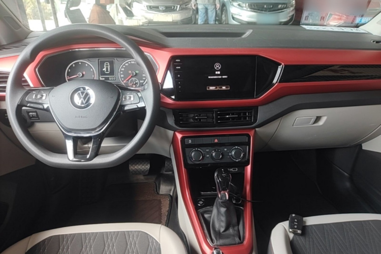 Volkswagen T-Cross 2021 #10 Volkswagen T-Cross 2021 صورة سيارة #10