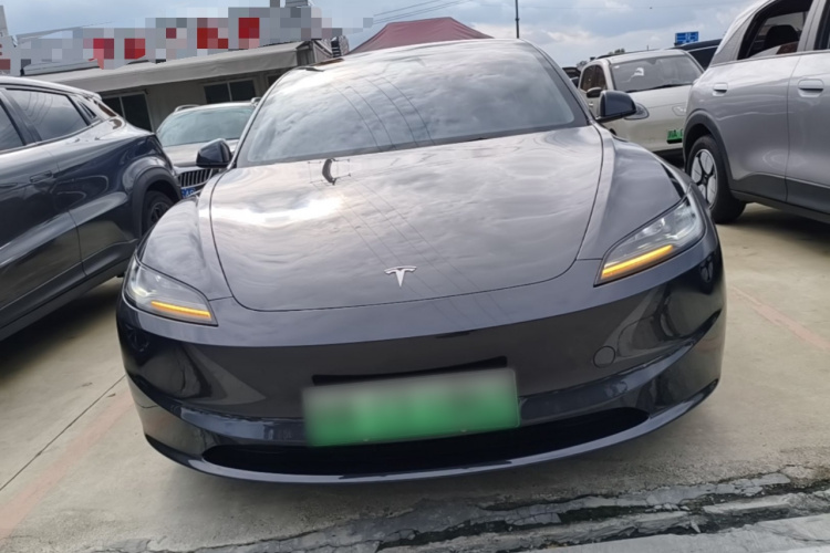 Tesla Model 3 2025 car image #3