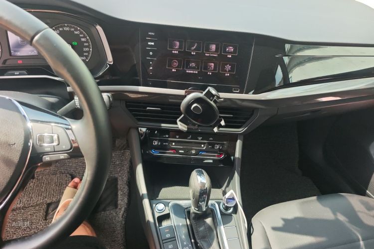 Volkswagen Bora 2021 car image #15