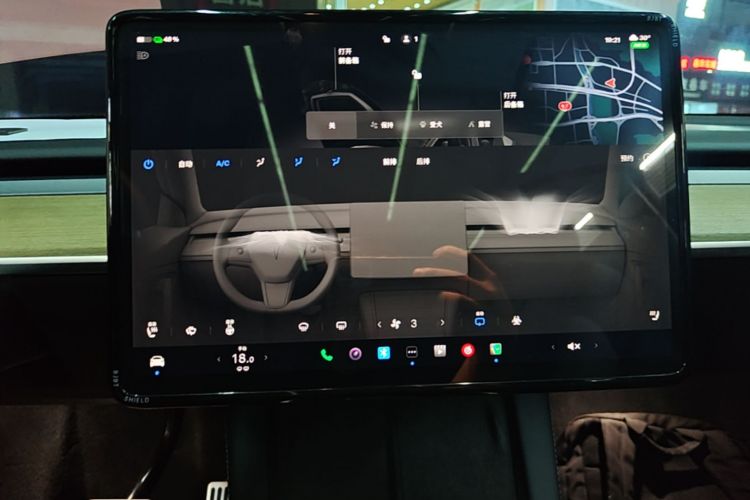 Tesla Model Y 2023 car image #22