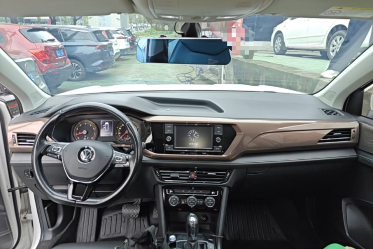 Volkswagen Tharu 2019 car image #10