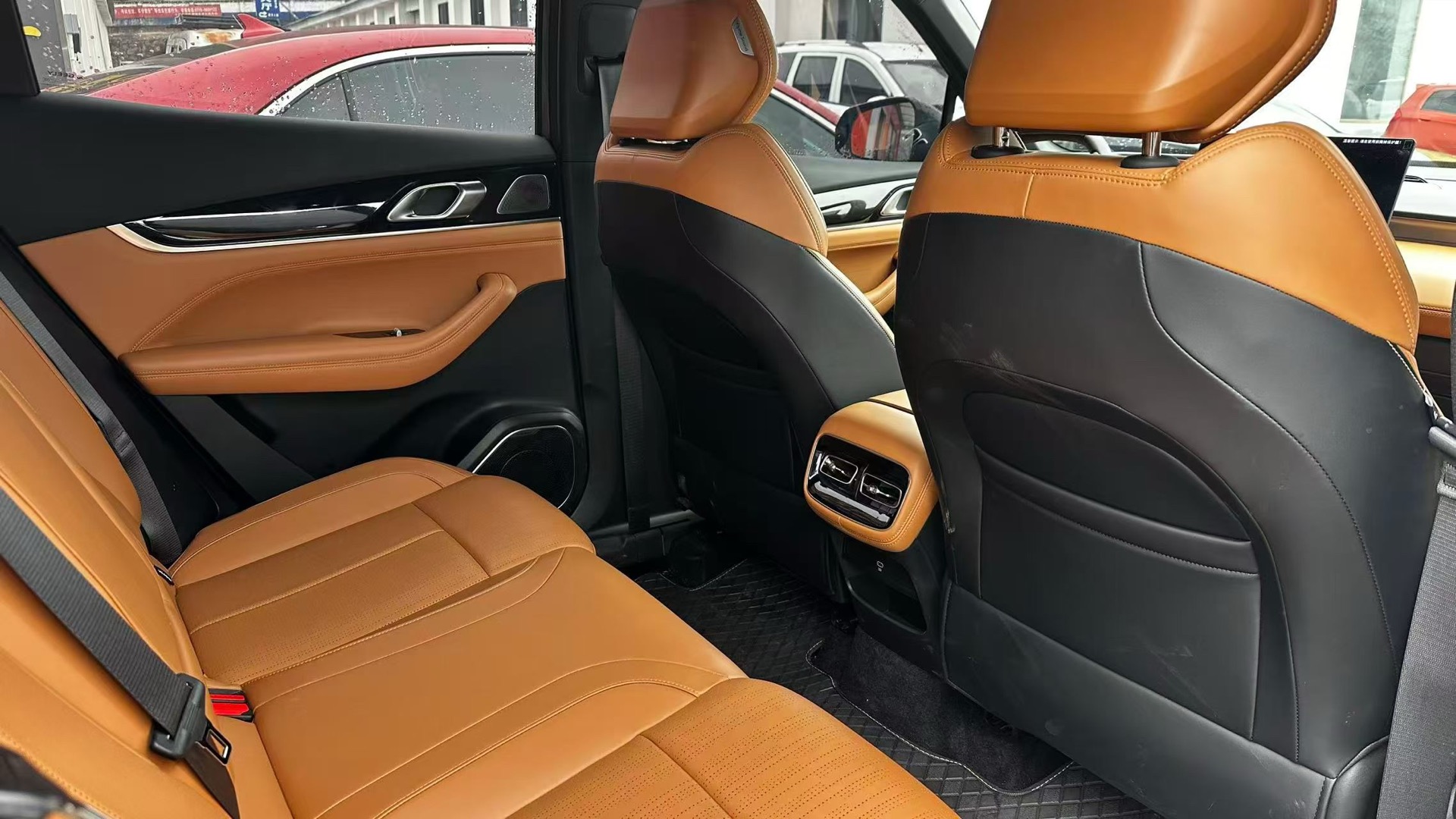 GEELY Boyue L 2025 car image #10