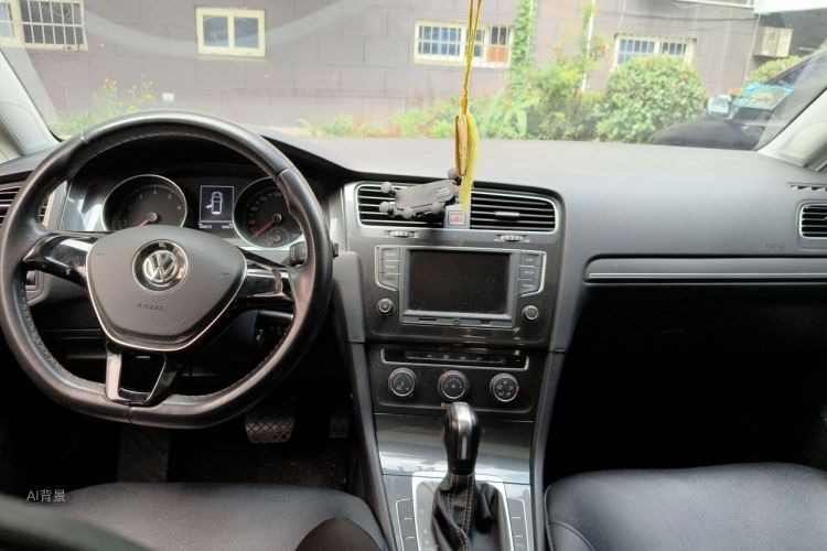 Volkswagen Golf 2017 car image #11