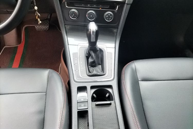 Volkswagen Golf 2020 car image #14