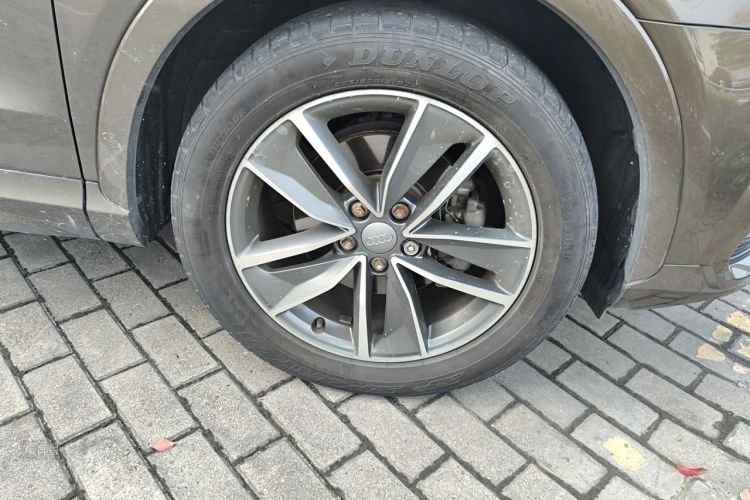 Audi Q3 2016 car image #9