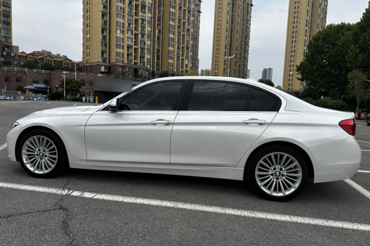 BMW 3 Series 2018 car image #3