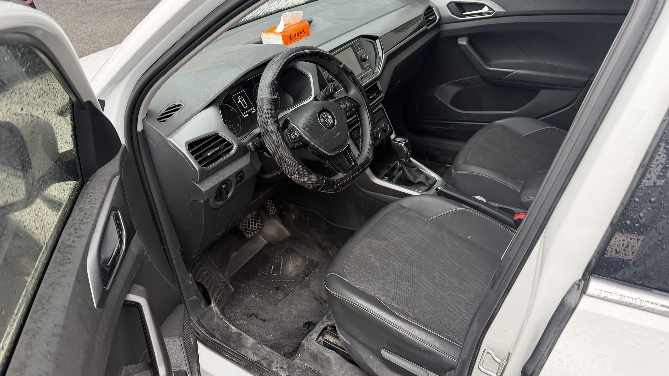 Volkswagen T-Cross 2020 car image #2