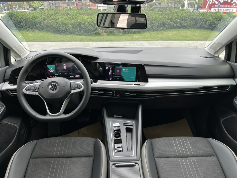 Volkswagen Golf 2024 car image #9