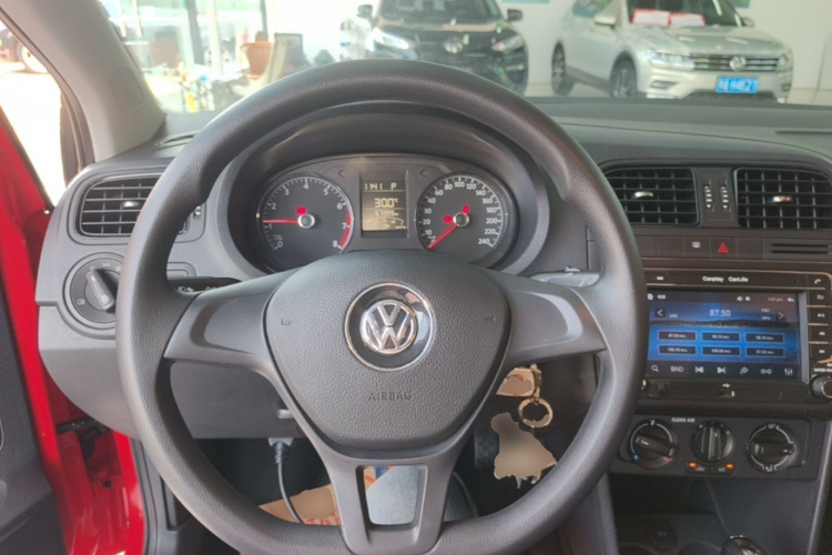 Volkswagen Polo 2018 car image #11
