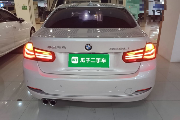 BMW 3 Series 2018 صورة سيارة #4