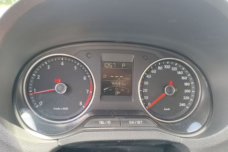 Volkswagen Polo 2016 car image #12
