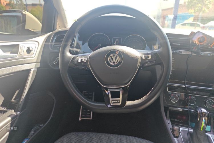 Volkswagen Golf 2021 car image #12