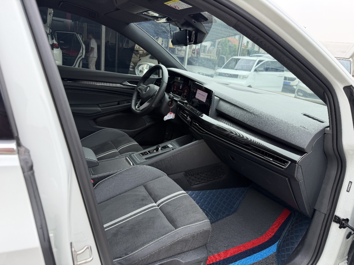 Volkswagen Golf 2022 car image #10