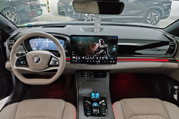 BYD Han 2025 car image #10
