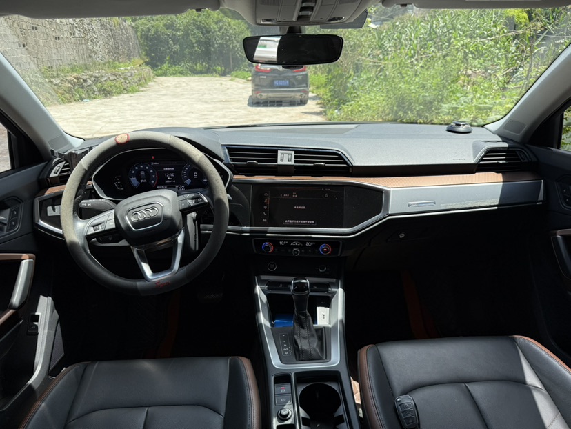 Audi Q3 2021 car image #2