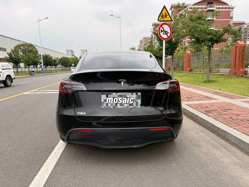 Tesla Model Y 2022 #4 Tesla Model Y 2022 car image #4