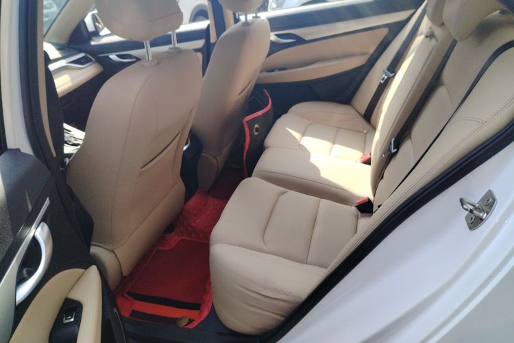 GEELY Emgrand 2019 #14 GEELY Emgrand 2019 car image #14