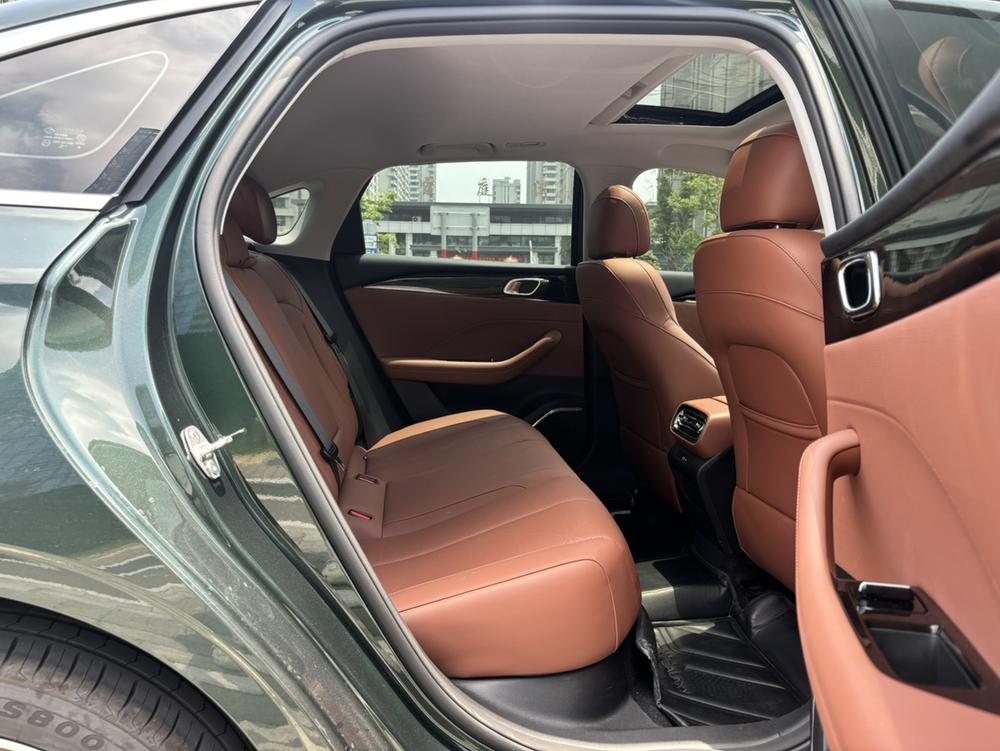 GEELY Emgrand 2025 #15 GEELY Emgrand 2025 car image #15