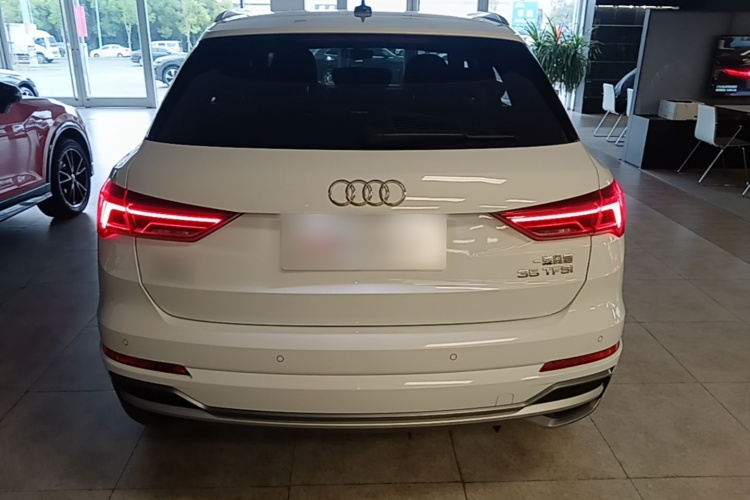 Audi Q3 2021 car image #6