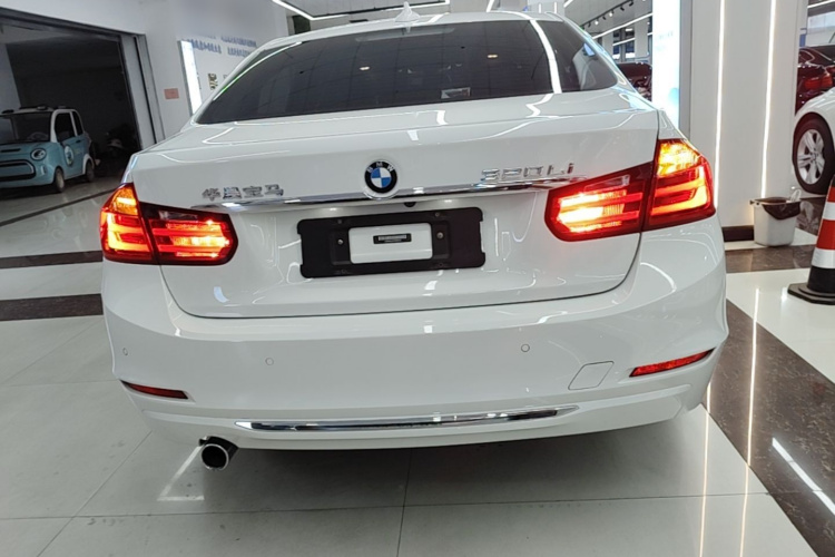 BMW 3 Series 2015 #4 BMW 3 Series 2015 car image #4