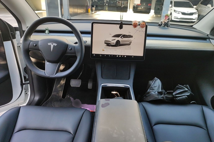 Tesla Model Y 2023 #11 Tesla Model Y 2023 immagine di auto #11