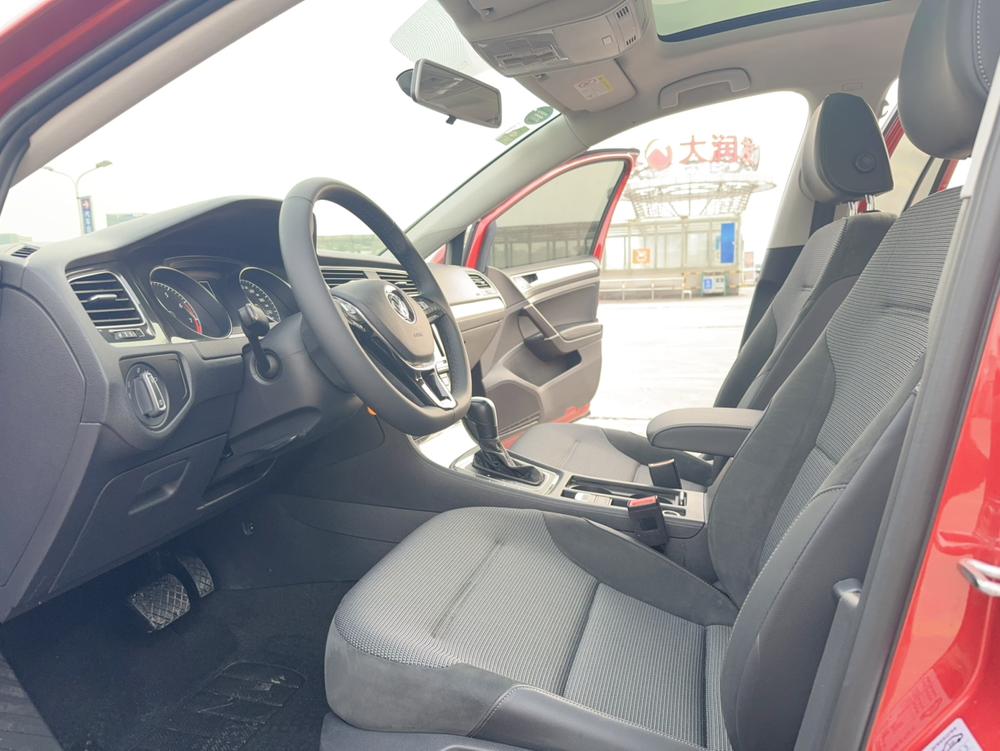 Volkswagen Golf 2019 car image #13