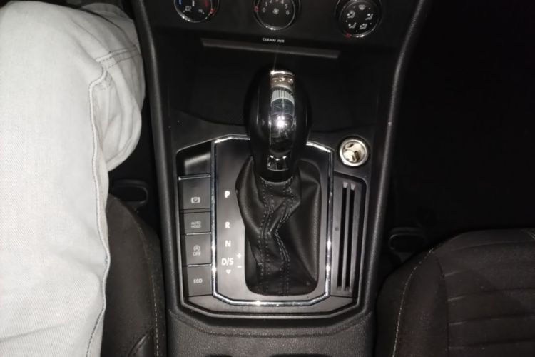 Volkswagen Lavida 2019 car image #14