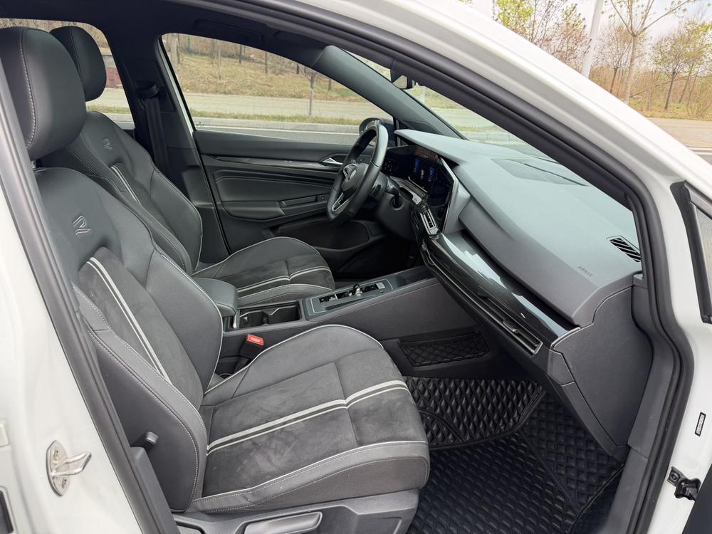 Volkswagen Golf 2022 car image #19