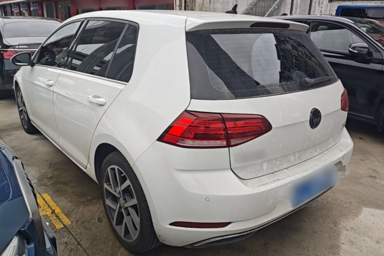 Volkswagen Golf 2020 car image #5