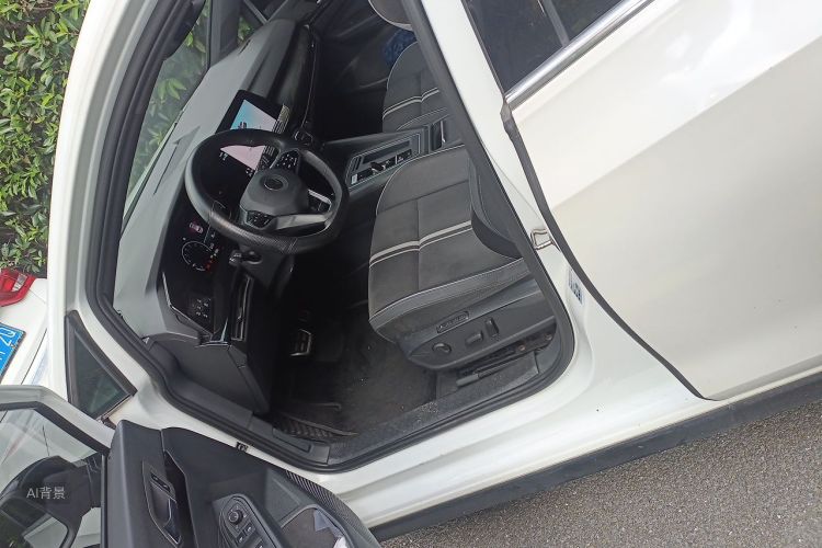 Volkswagen Golf 2022 car image #17
