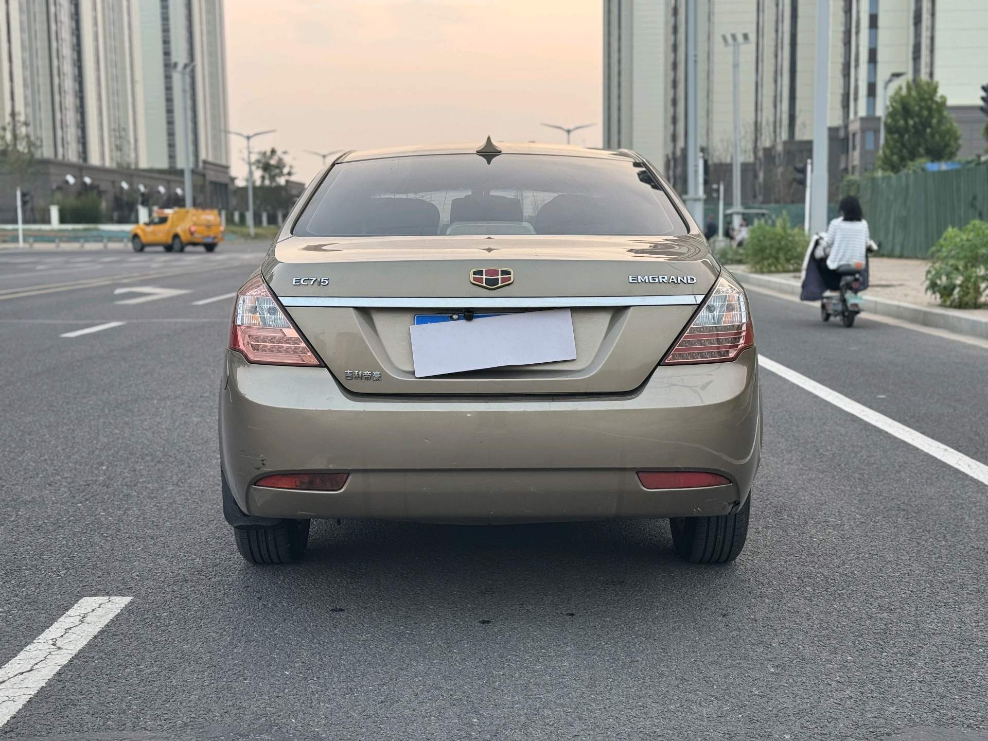 GEELY Emgrand 2014 #10 GEELY Emgrand 2014 car image #10