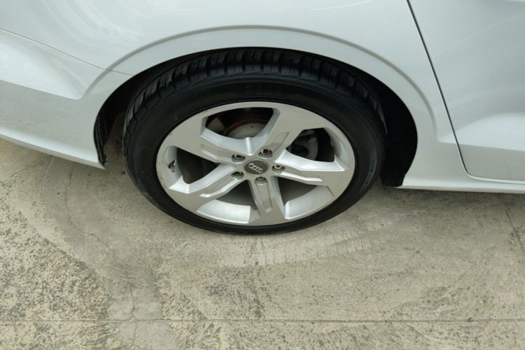 Audi A3 2019 car image #10