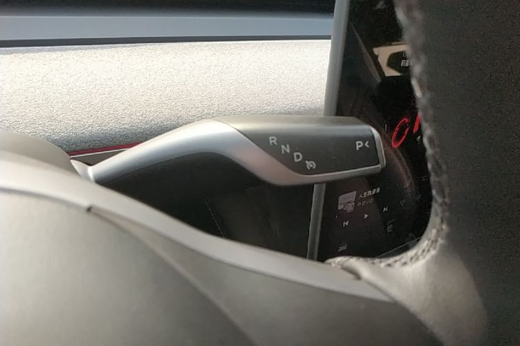 Tesla Model Y 2023 car image #14