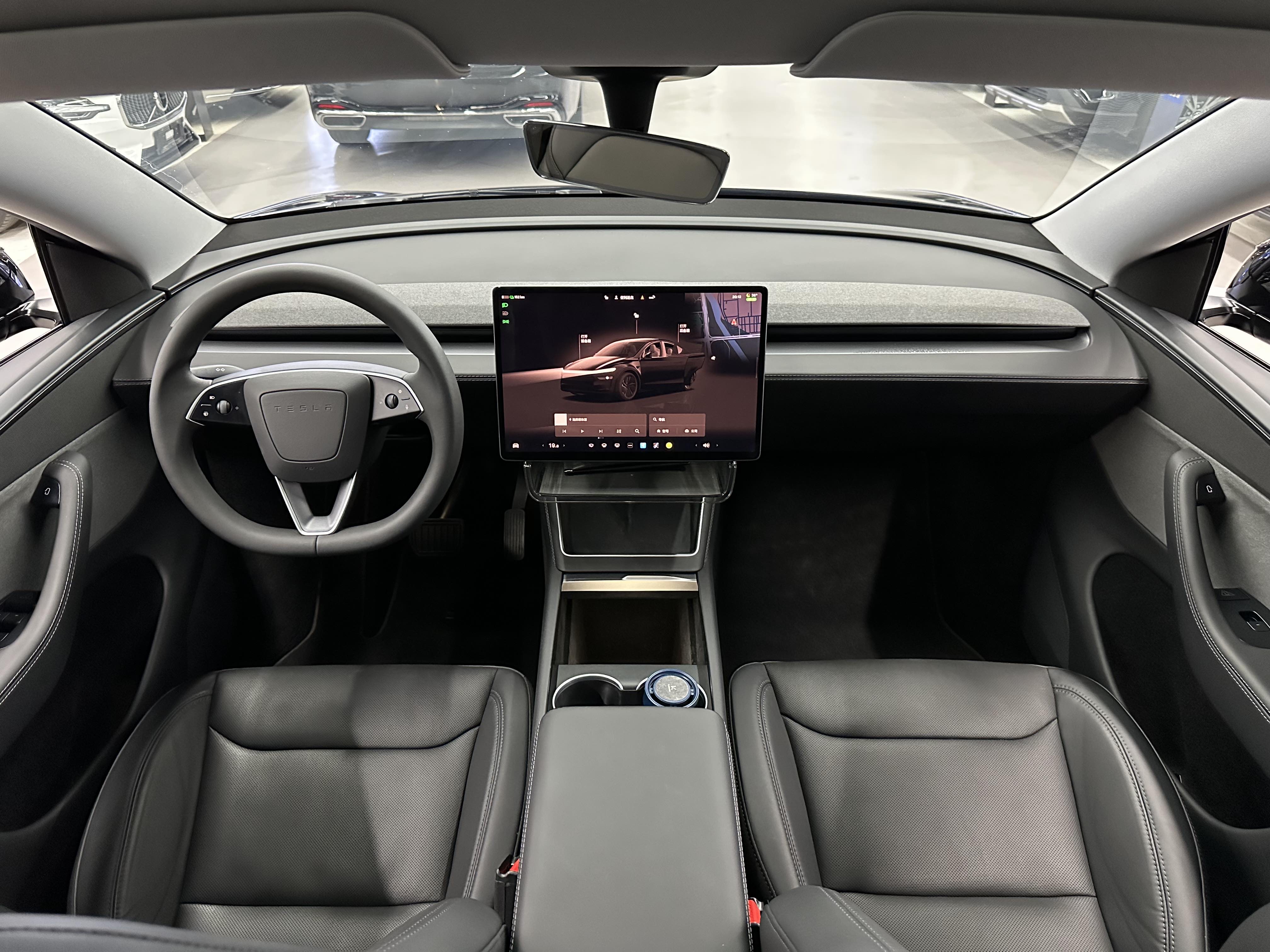 Tesla Model Y 2025 #7 Tesla Model Y 2025 car image #7