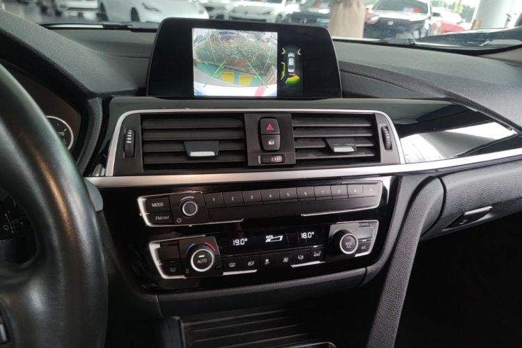 BMW 3 Series 2018 #13 BMW 3 Series 2018 car image #13