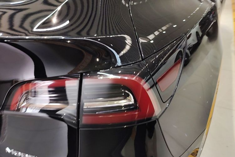 Tesla Model Y 2023 car image #8