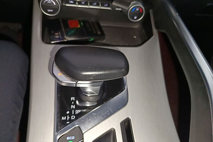 GEELY Coolray 2023 изображение автомобиля #14