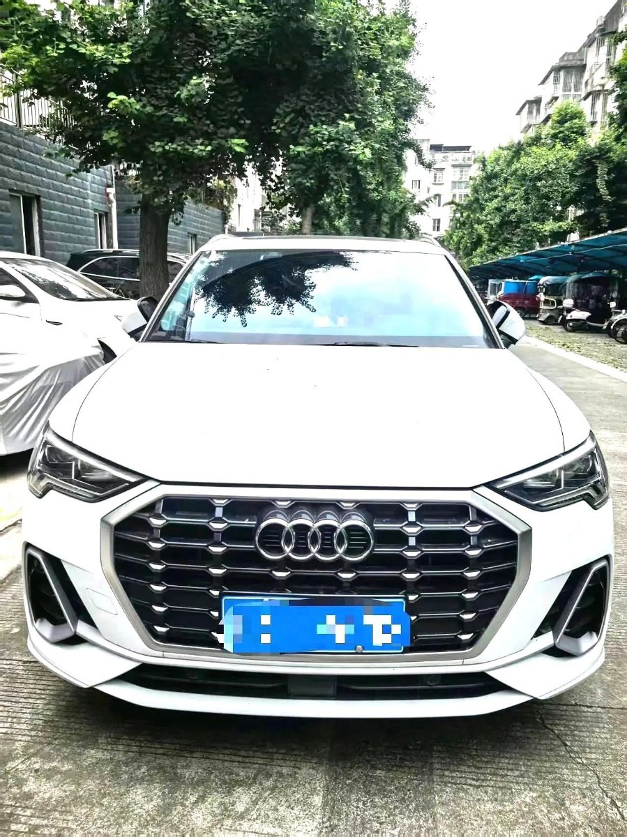 Audi Q3 2022 car image #3