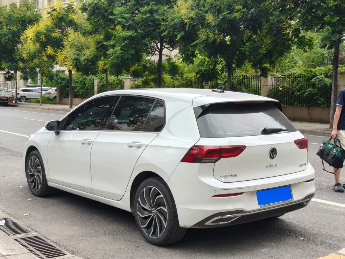Volkswagen Golf 2022 car image #5