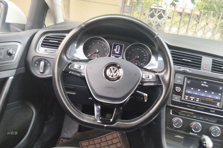 Volkswagen Golf 2018 car image #12