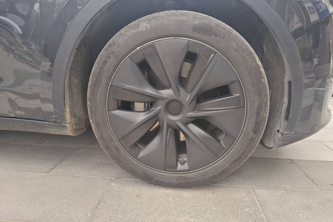 Tesla Model Y 2024 car image #9