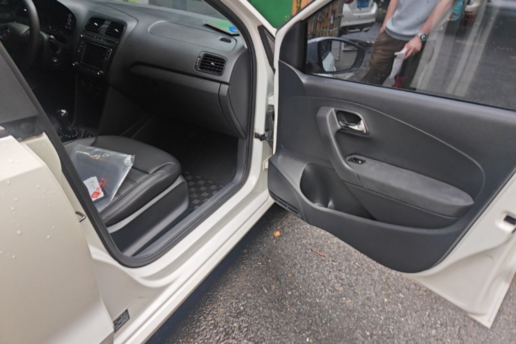 Volkswagen Polo 2019 car image #27