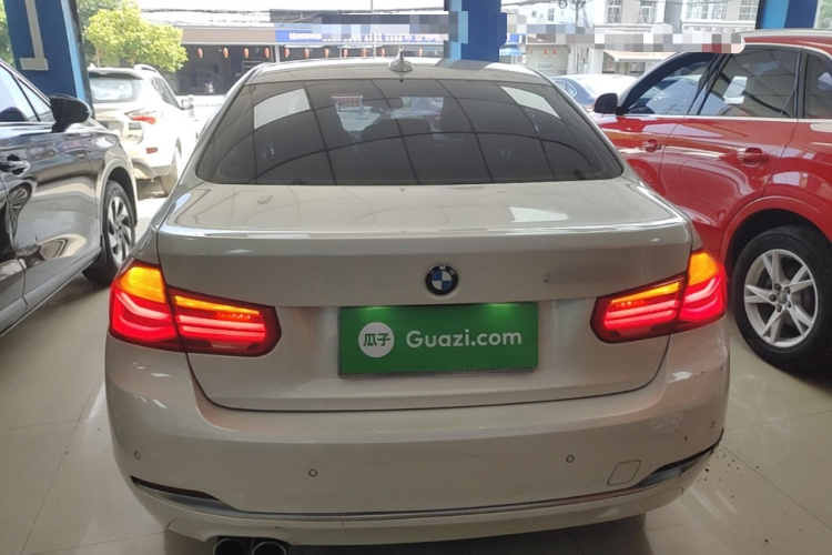 BMW 3 Series 2018 car image #6